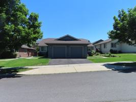 featured image of 882 Ne Hidden Valley Dr #1