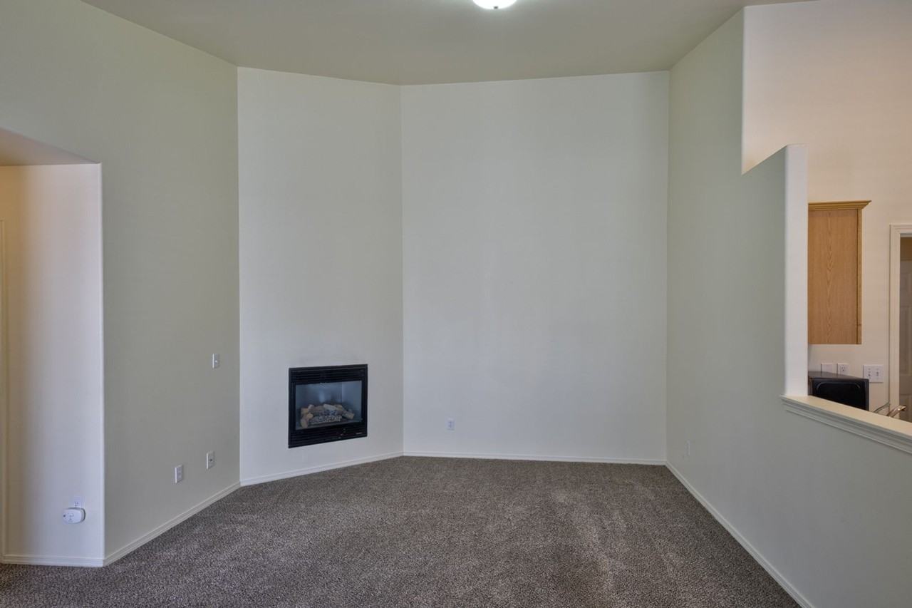 882 Ne Hidden Valley Dr #1 - Photo 2 of 13