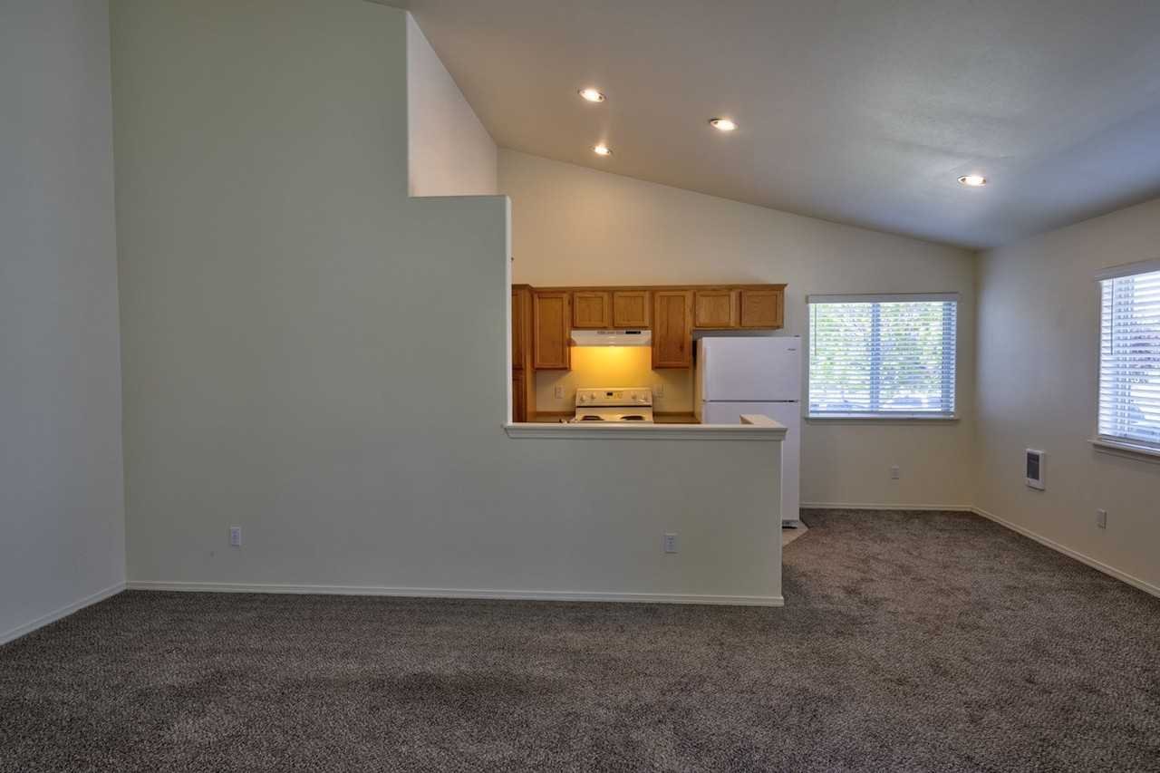 882 Ne Hidden Valley Dr #1 - Photo 3 of 13