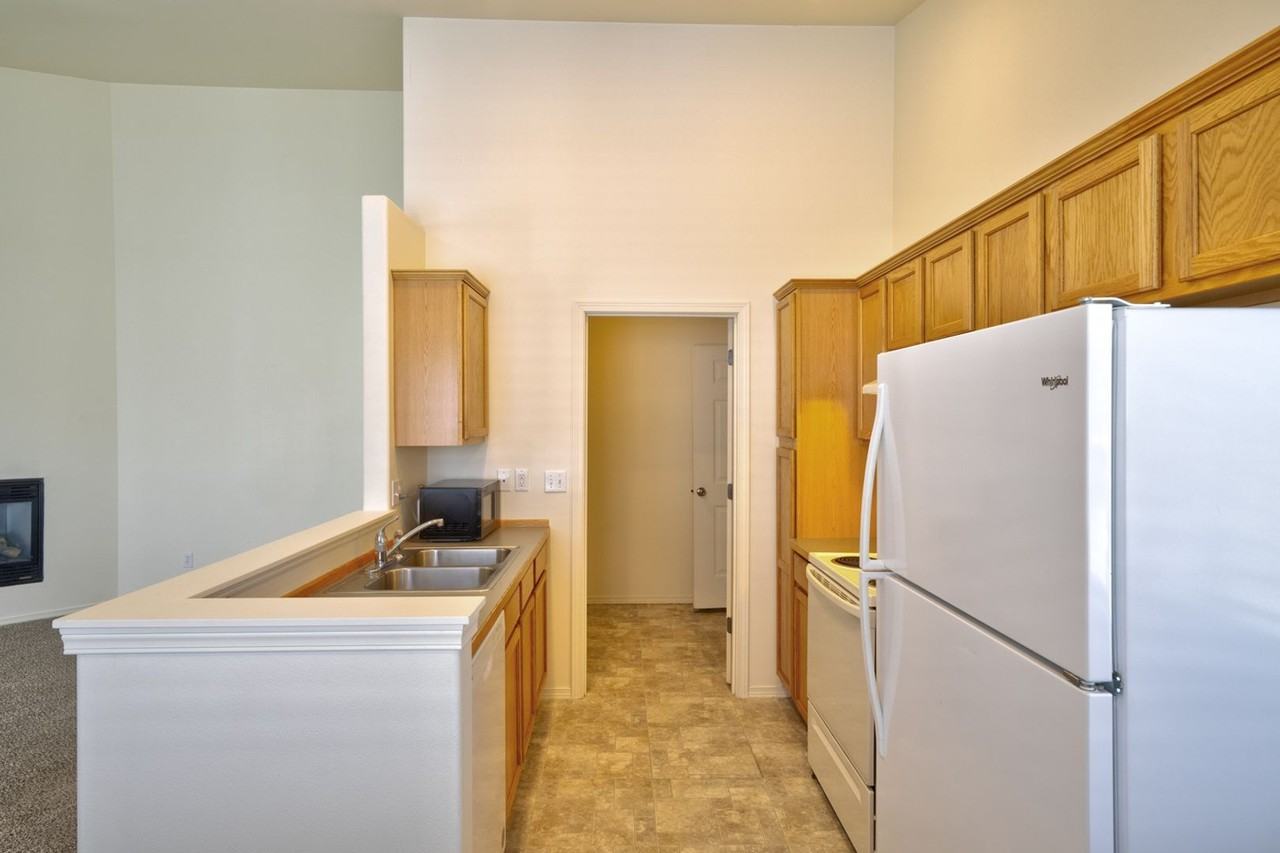 882 Ne Hidden Valley Dr #1 - Photo 4 of 13