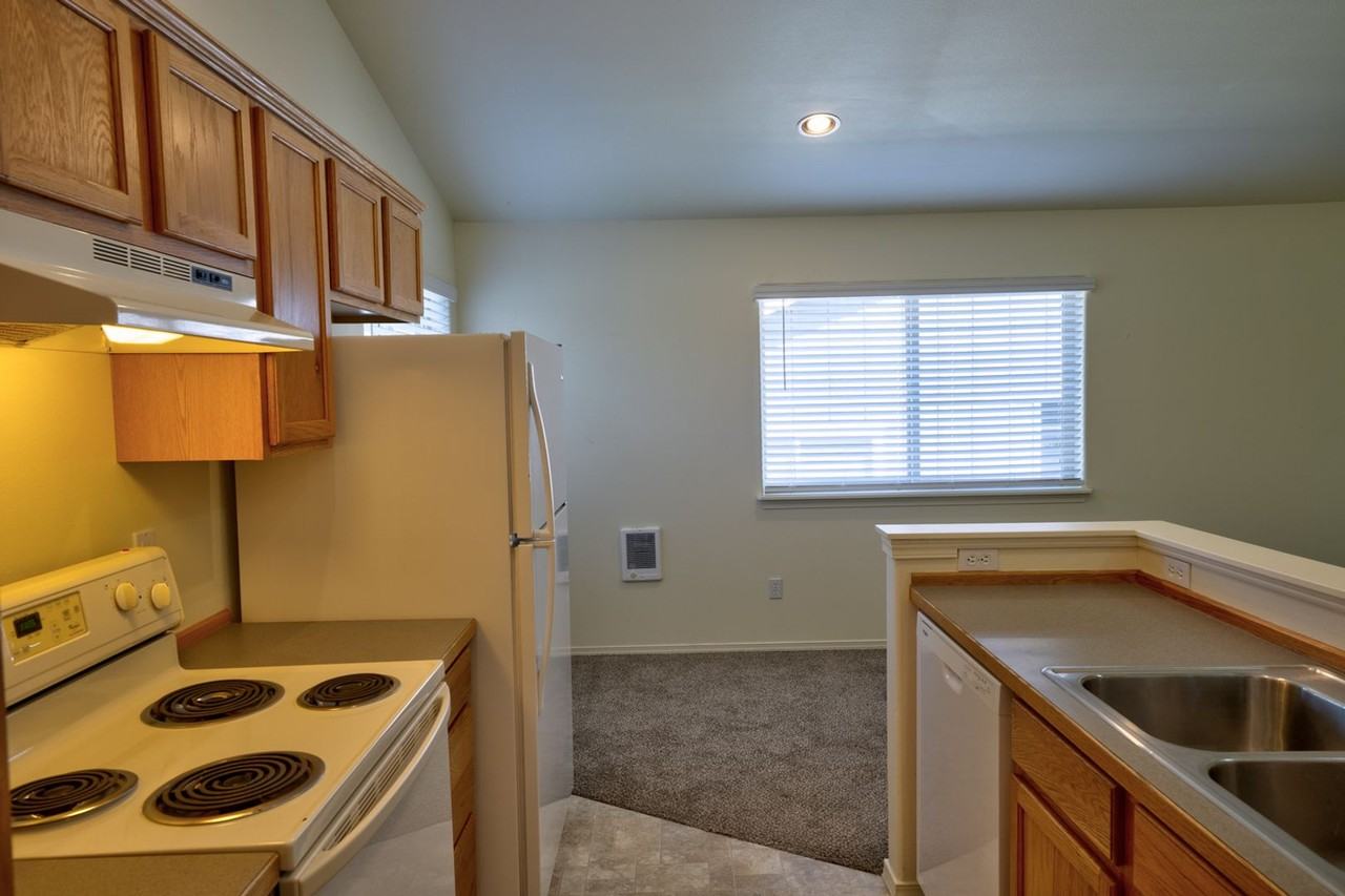 882 Ne Hidden Valley Dr #1 - Photo 7 of 13