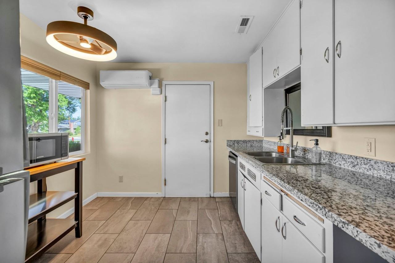 620 Belgrave Ave - Photo 3 of 50