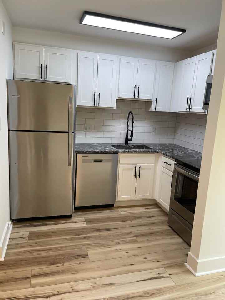 109 Howell St - Photo 3 of 3