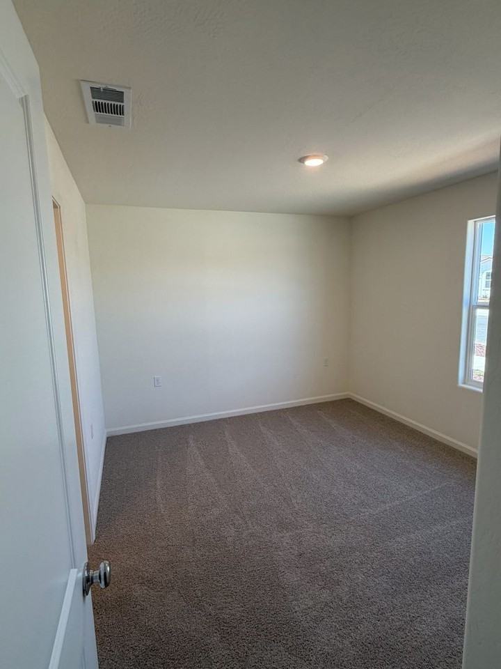 656 Skyler Ln - Photo 4 of 21