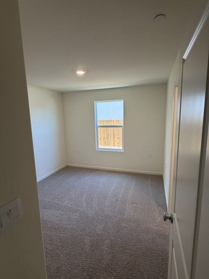 656 Skyler Ln - Photo 6 of 21