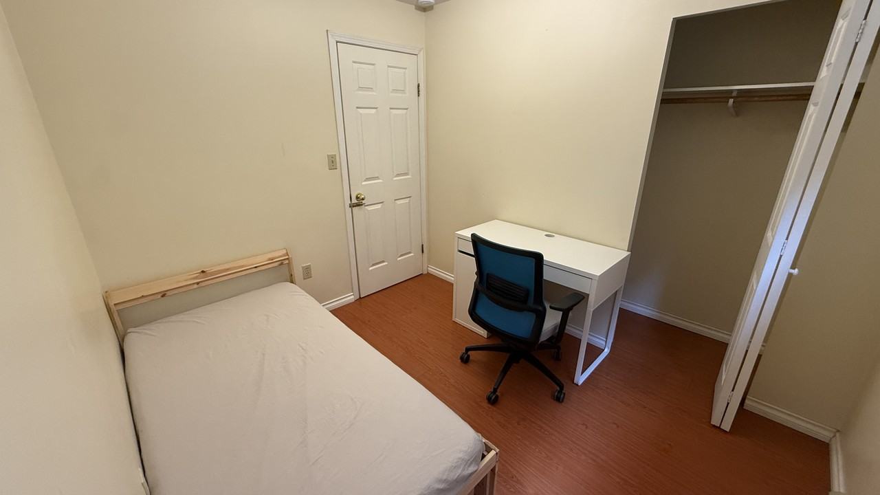 4321 John Street - Photo 2 of 7