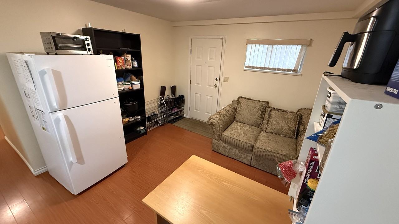 4321 John Street - Photo 4 of 7