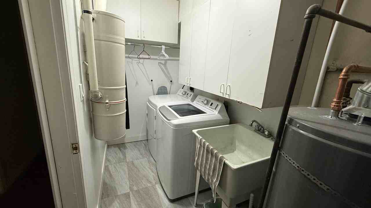 4321 John Street - Photo 6 of 7
