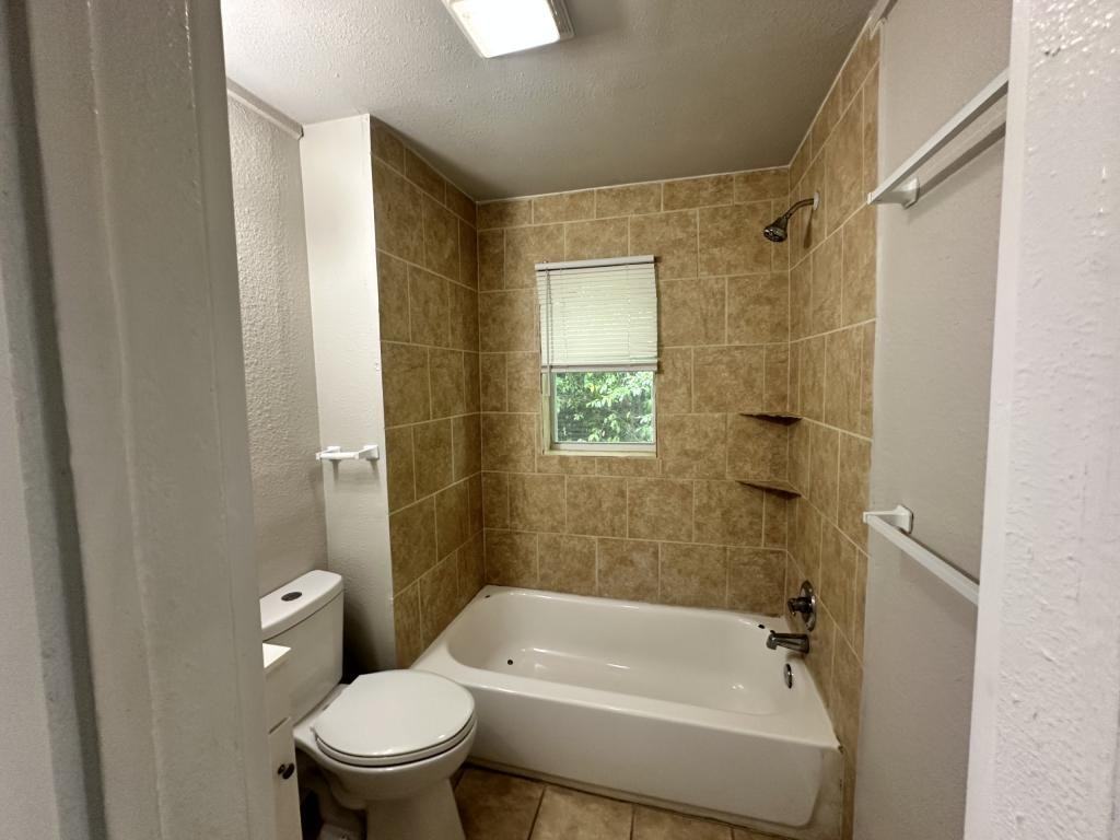 4611 Bradshaw St - Photo 6 of 11