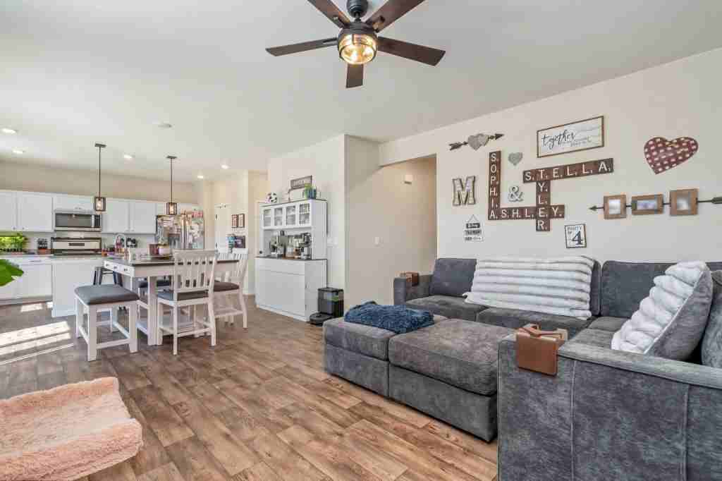 276 Swallow Rd - Photo 5 of 23