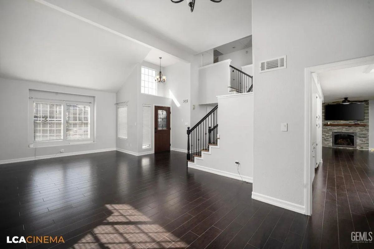 9302 Southwick Dr - Photo 4 of 6