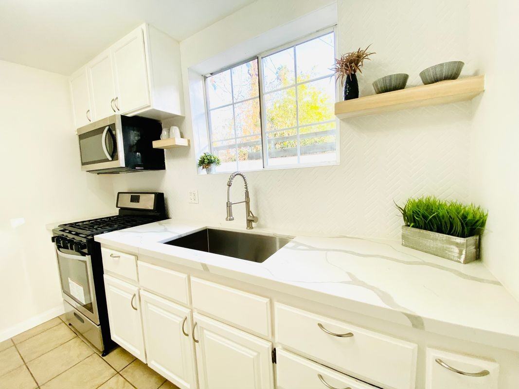 2430 Prospect Ave - Photo 3 of 9