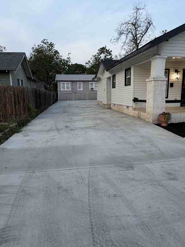 2427 W Southcross Blvd ##2 - Photo 3 of 15