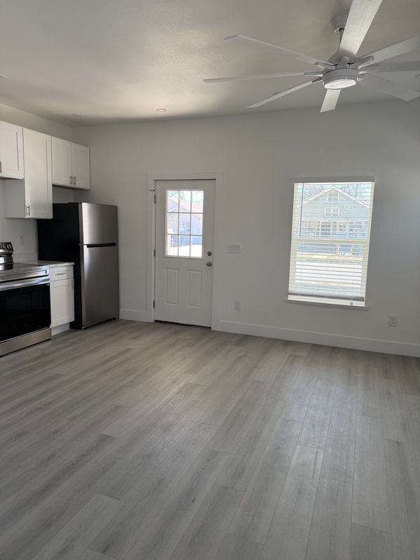 2427 W Southcross Blvd ##2 - Photo 5 of 15