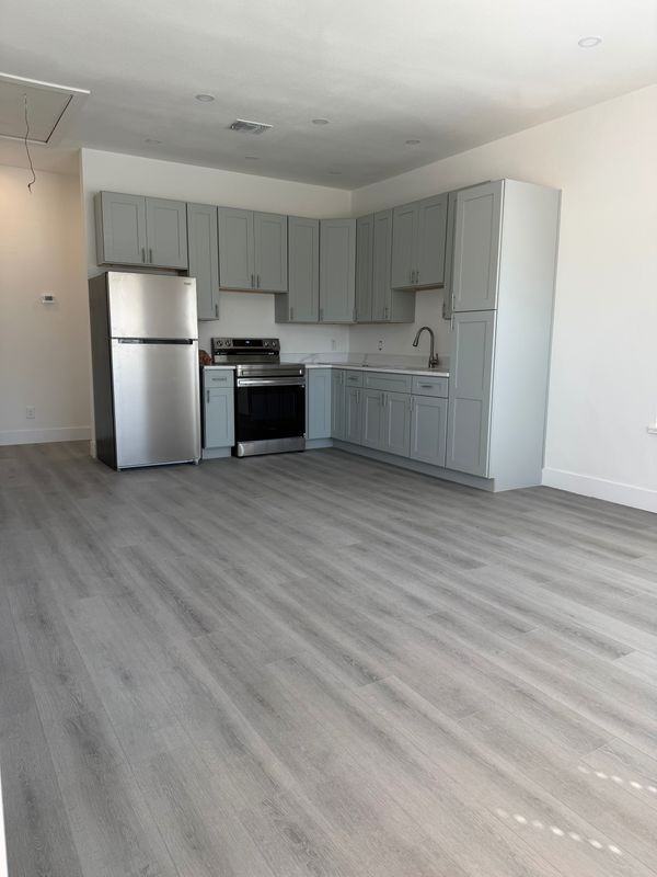 2427 W Southcross Blvd ##1 - Photo 4 of 16