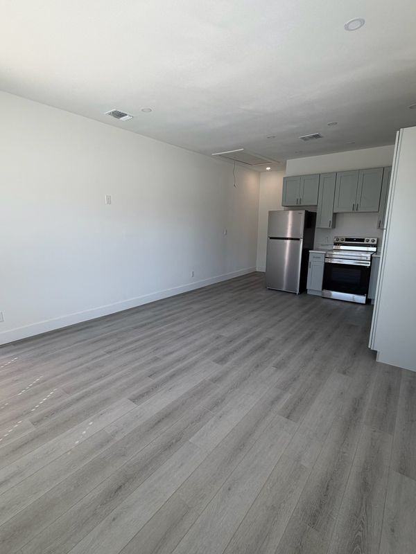 2427 W Southcross Blvd ##1 - Photo 5 of 16