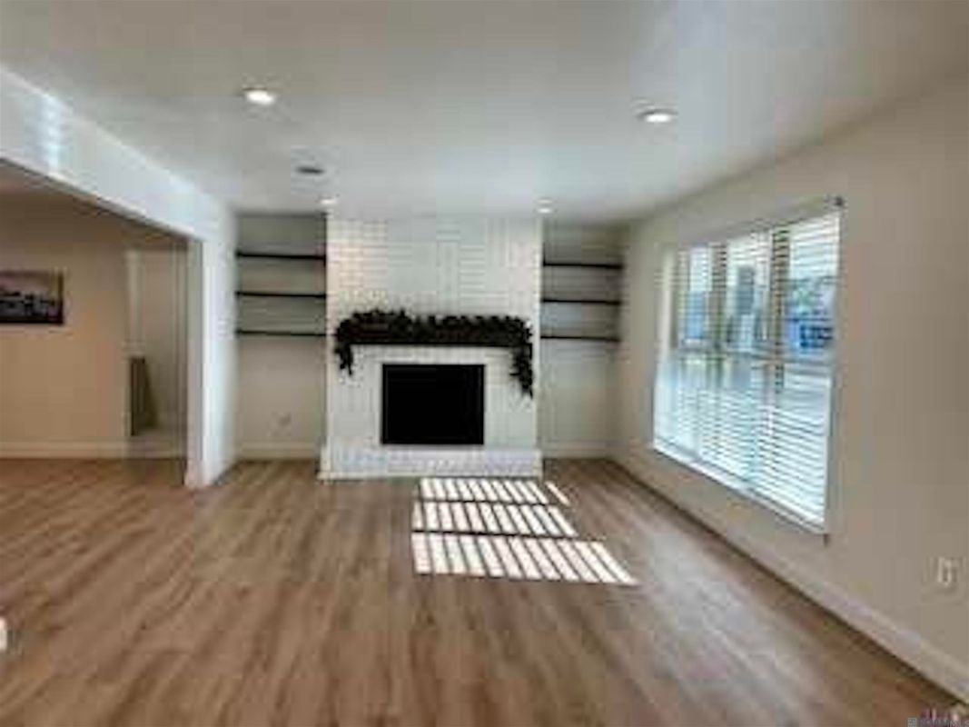 9477 Macedonia Ave - Photo 4 of 11