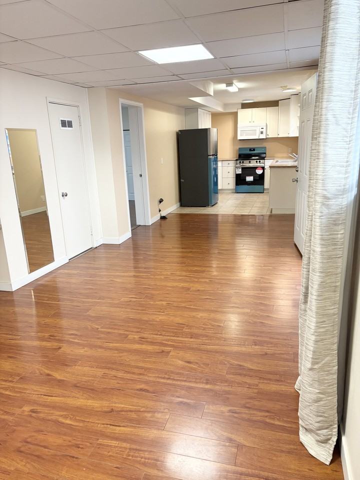 3472 Vincent Street - Photo 4 of 11