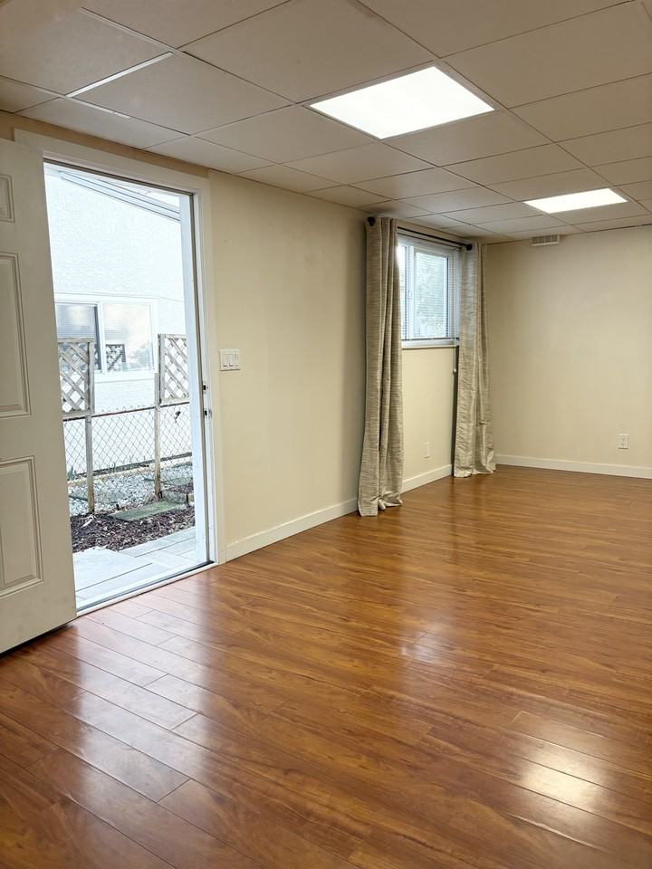 3472 Vincent Street - Photo 5 of 11