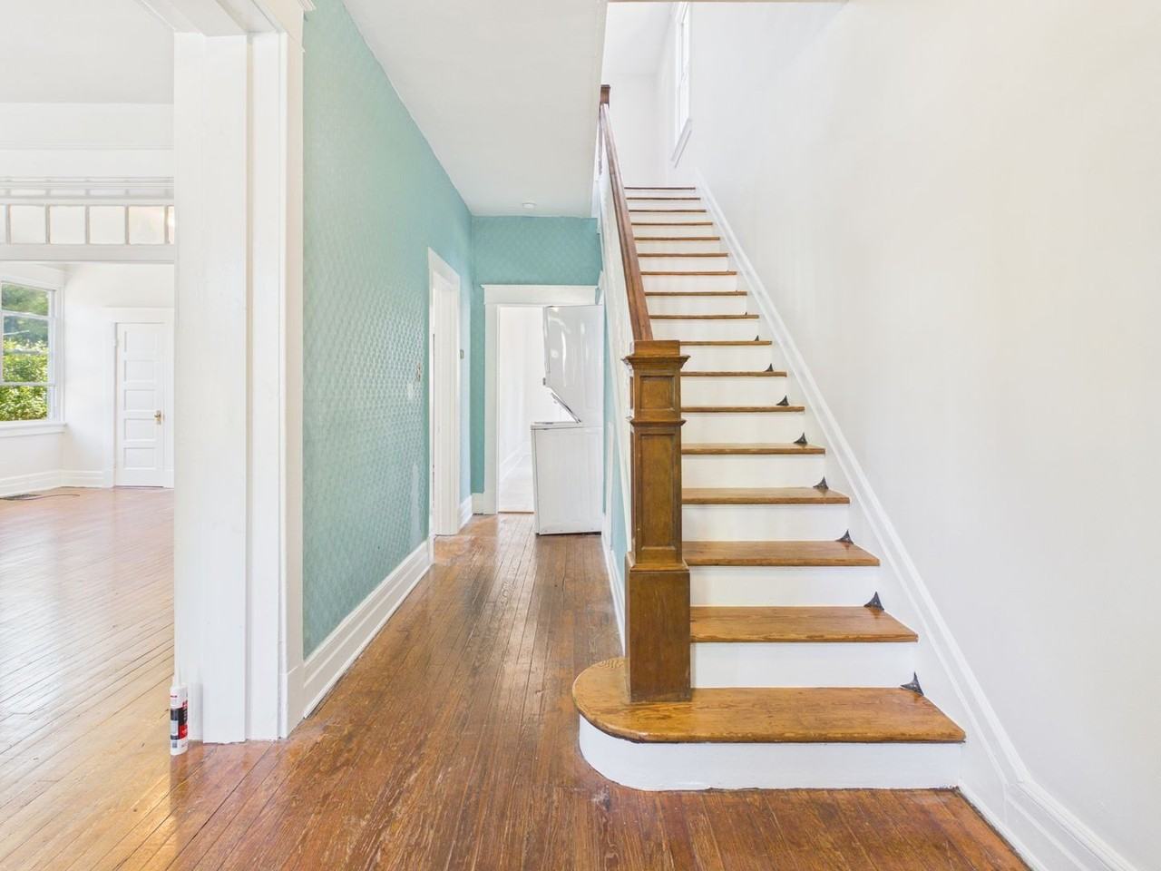 203 W 33rd St - Photo 5 of 40