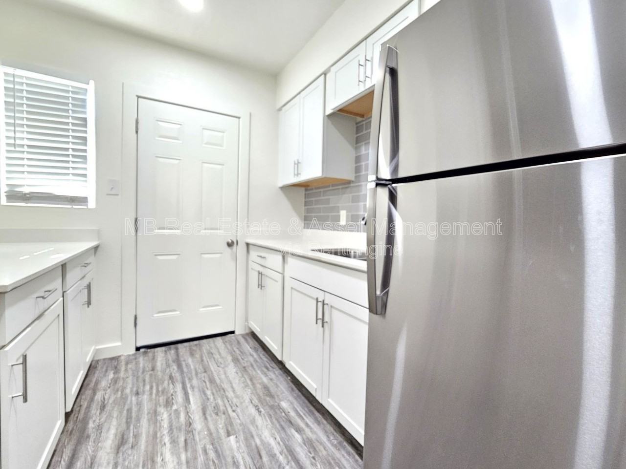 1519 E Oak St #17 - Photo 2 of 9