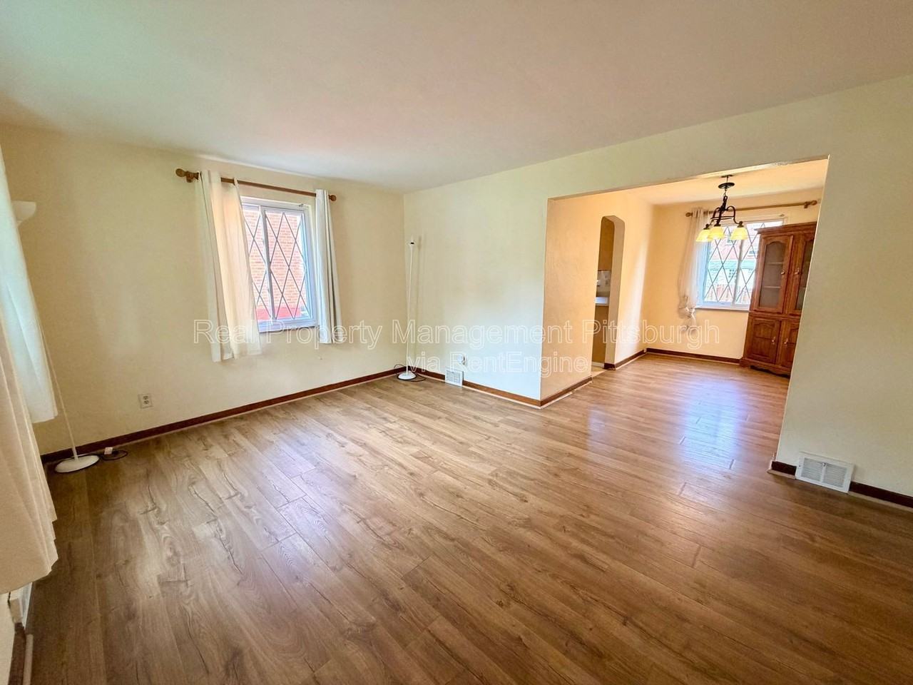 1076 Thornwood Dr - Photo 2 of 17