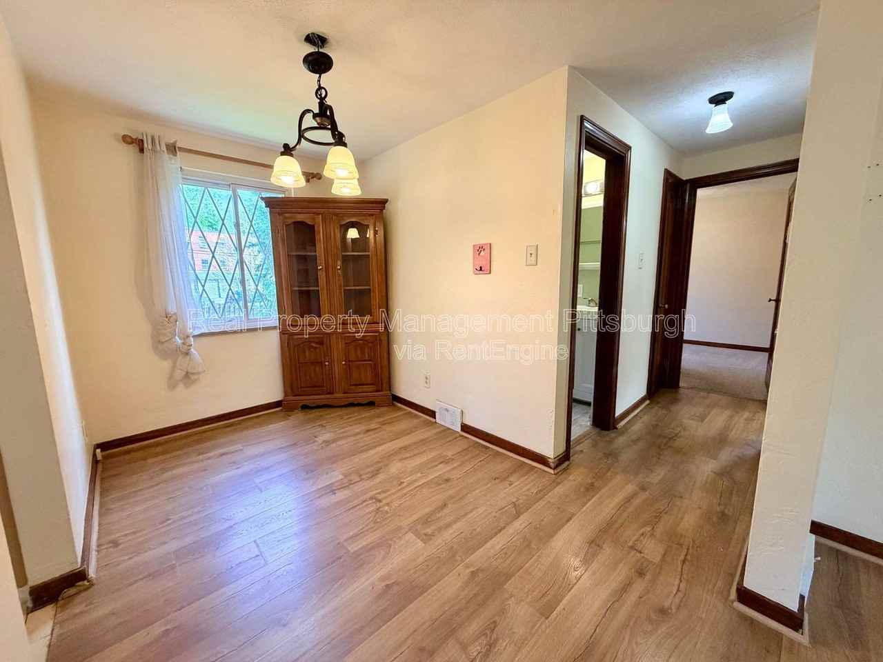 1076 Thornwood Dr - Photo 4 of 17