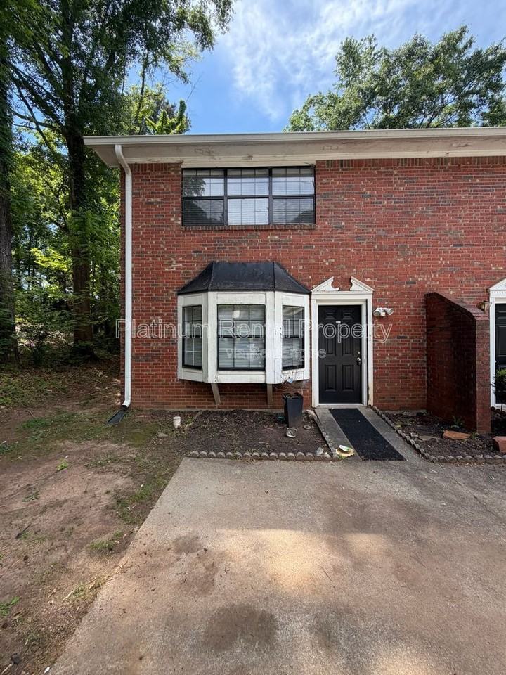 1955 Patterson Ct - Photo 2 of 23