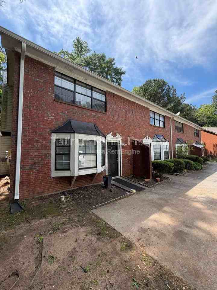 1955 Patterson Ct - Photo 3 of 23