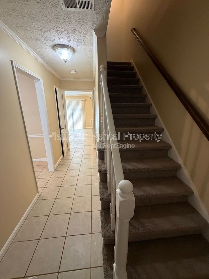 1955 Patterson Ct - Photo 4 of 23