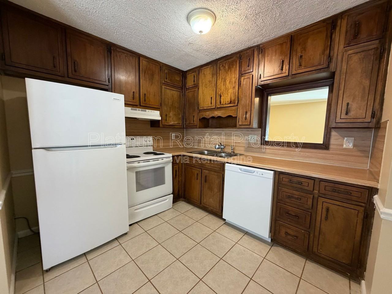 1955 Patterson Ct - Photo 5 of 23
