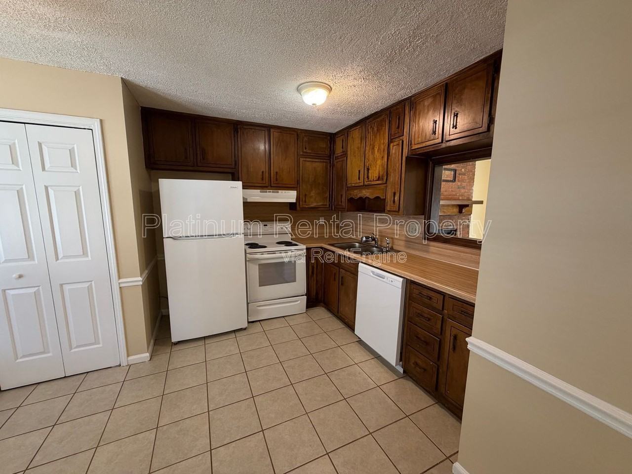 1955 Patterson Ct - Photo 6 of 23