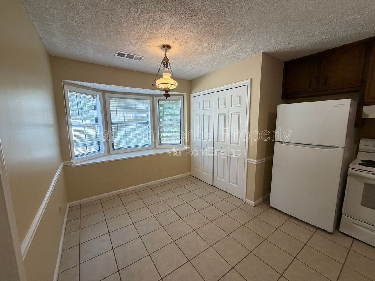 1955 Patterson Ct - Photo 7 of 23