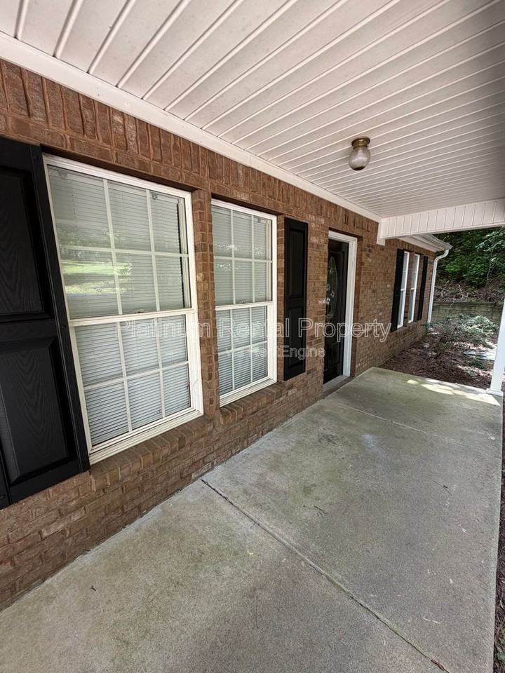 209 Briarwood Dr - Photo 3 of 28