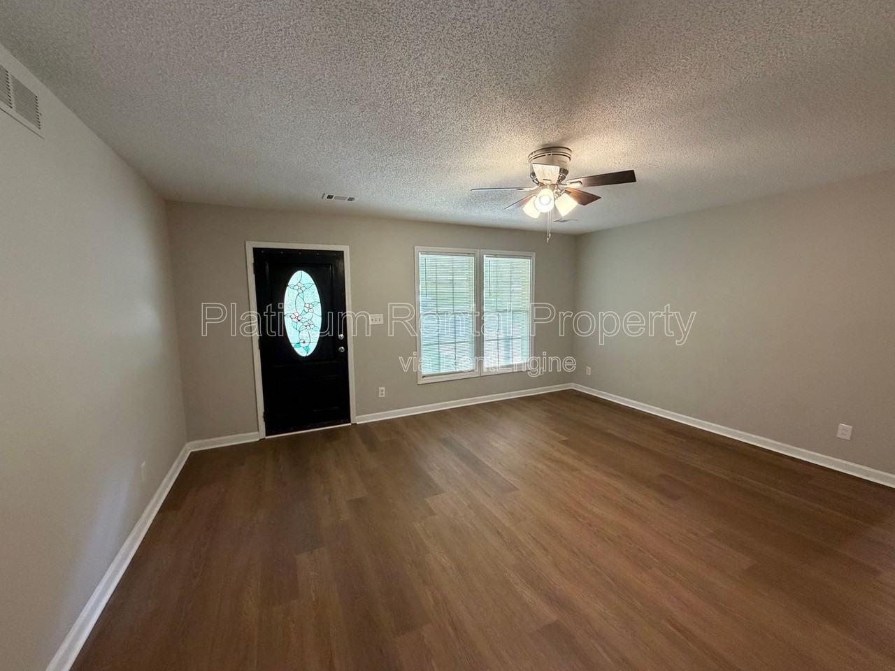 209 Briarwood Dr - Photo 4 of 28