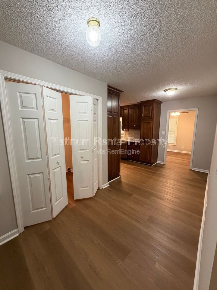 209 Briarwood Dr - Photo 6 of 28
