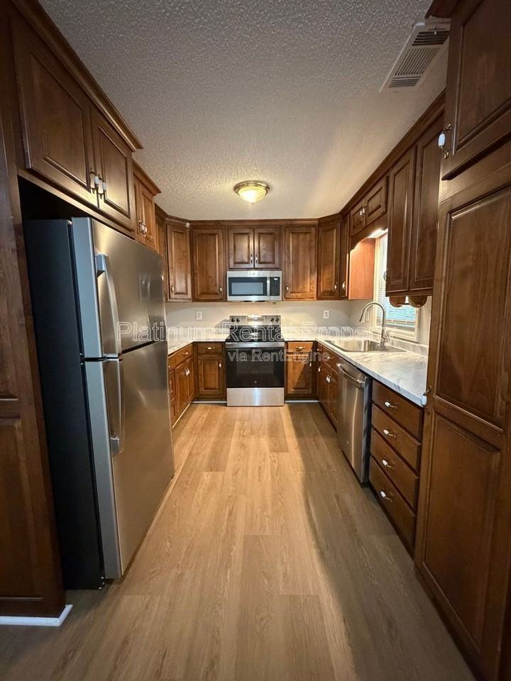 209 Briarwood Dr - Photo 7 of 28