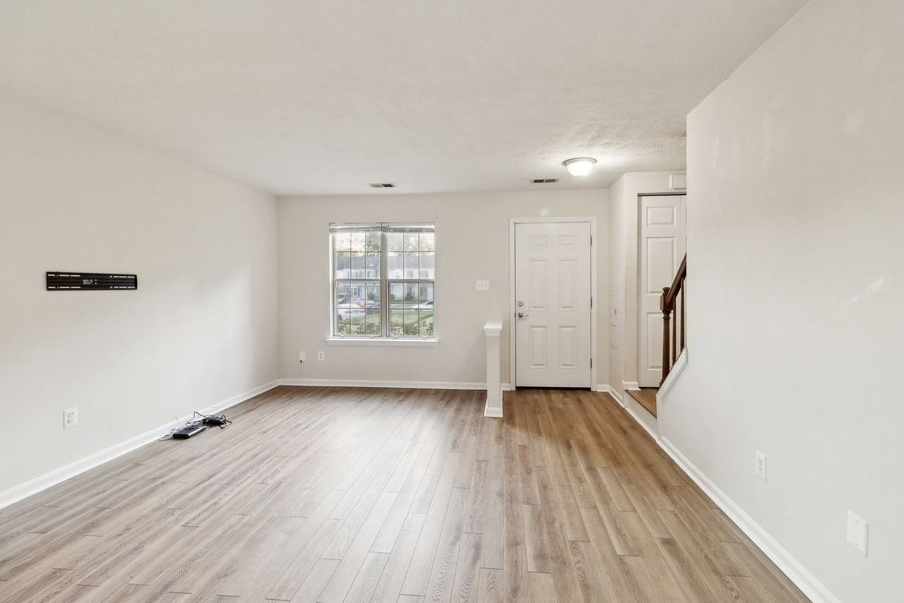 4206 Drake Ct - Photo 5 of 17