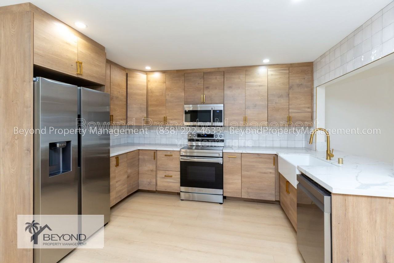 8987 Jade Coast Ln - Photo 4 of 21