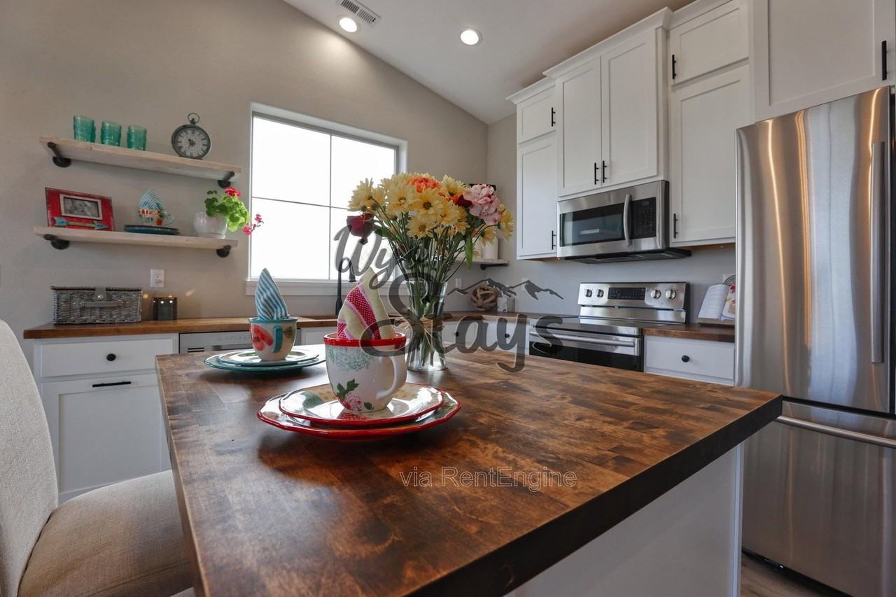 847 Lincoln Dr #201 - Photo 2 of 26