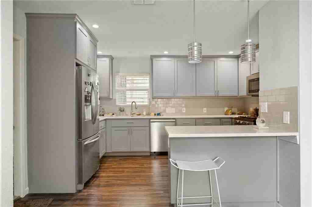 1801 Maple Ave - Photo 3 of 17