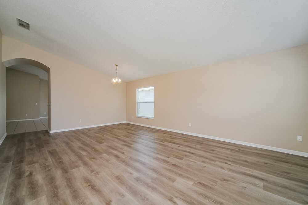 17100 Woodcrest Way - Photo 4 of 16