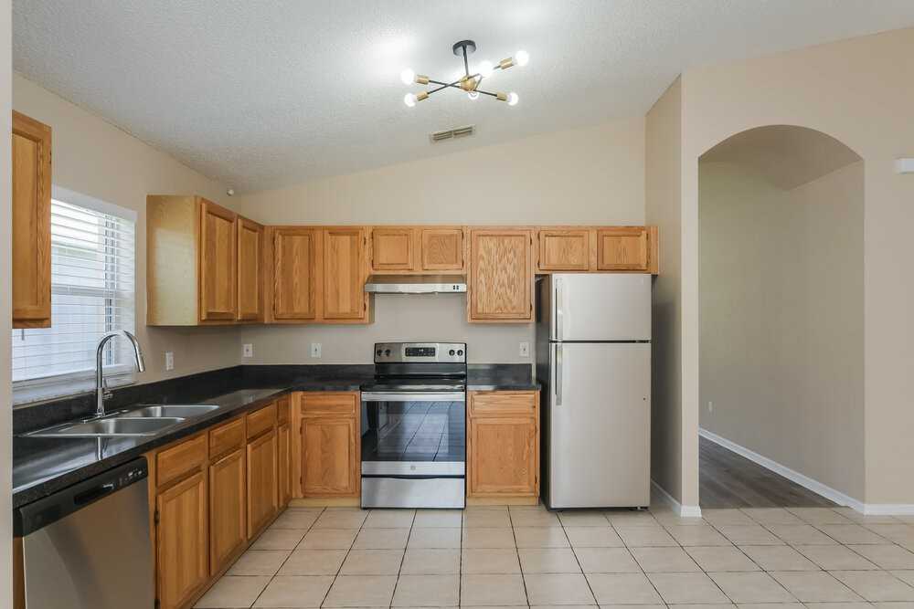 17100 Woodcrest Way - Photo 6 of 16