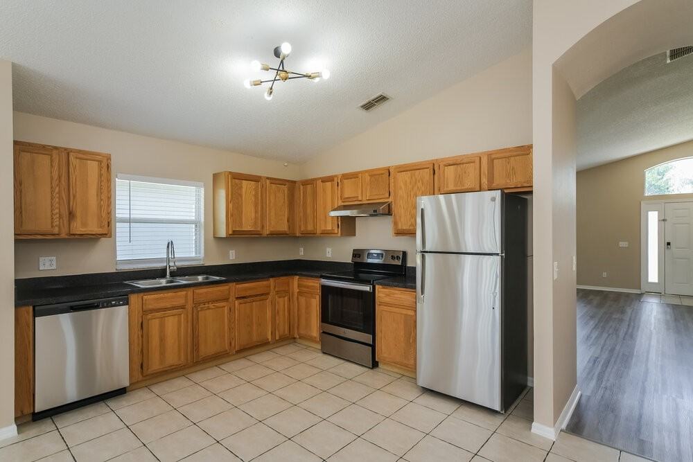 17100 Woodcrest Way - Photo 7 of 16