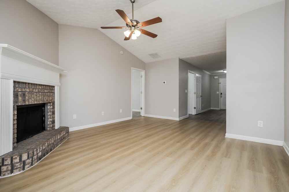 308 Kellys Walk - Photo 3 of 16