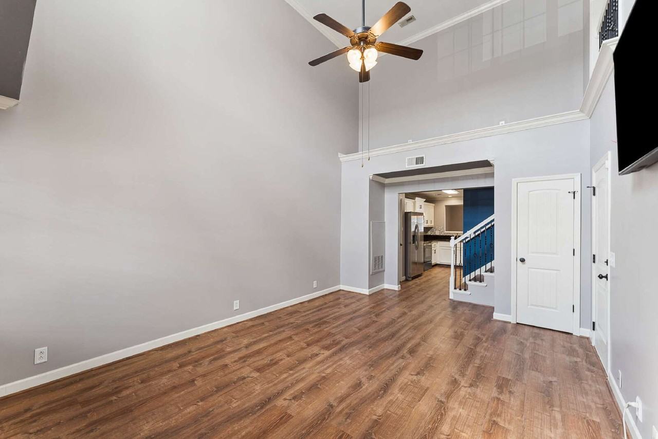 4828 Octavia St - Photo 2 of 28