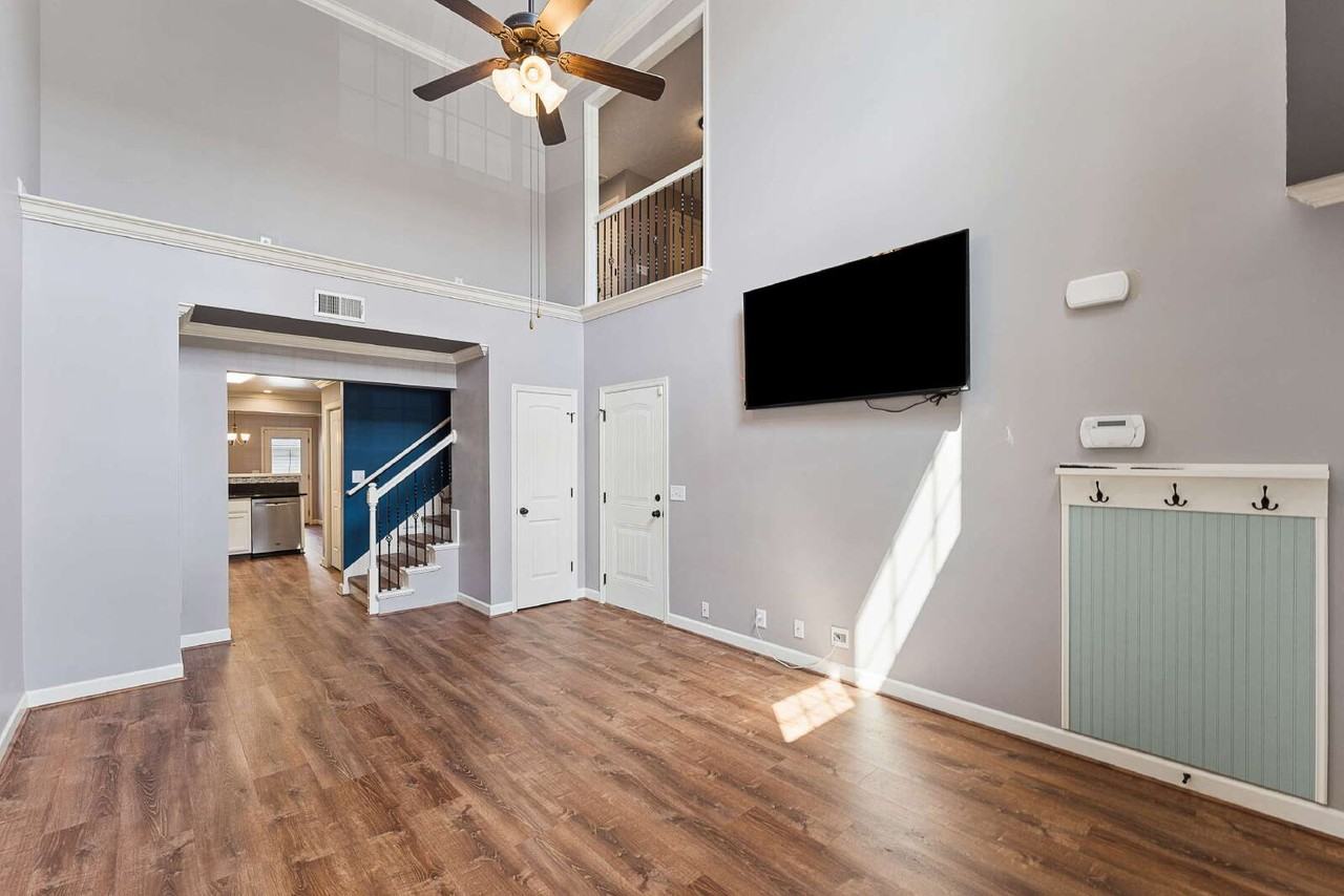 4828 Octavia St - Photo 3 of 28