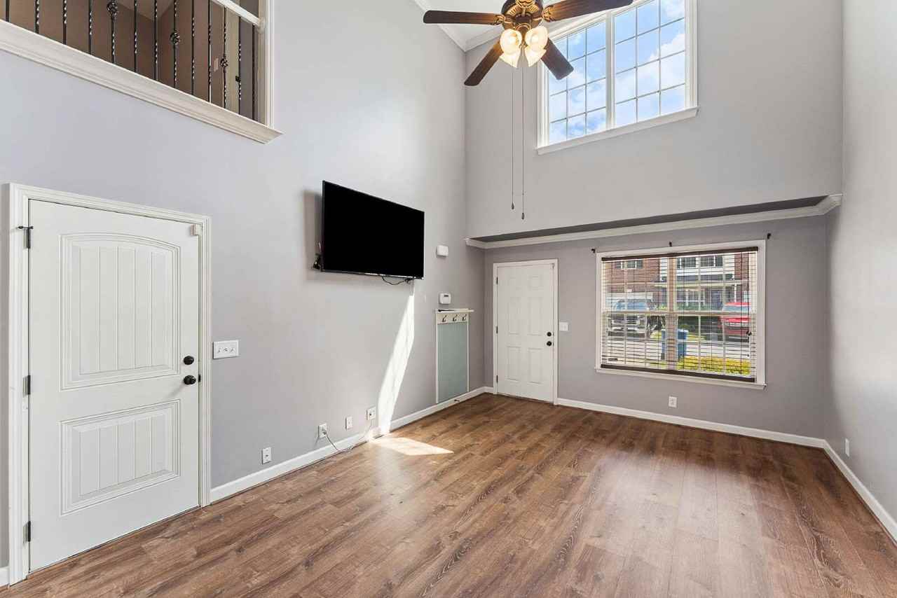 4828 Octavia St - Photo 4 of 28