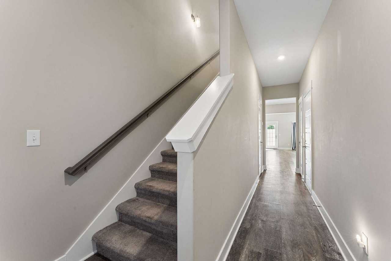 4113 Suntropic Ln - Photo 2 of 23