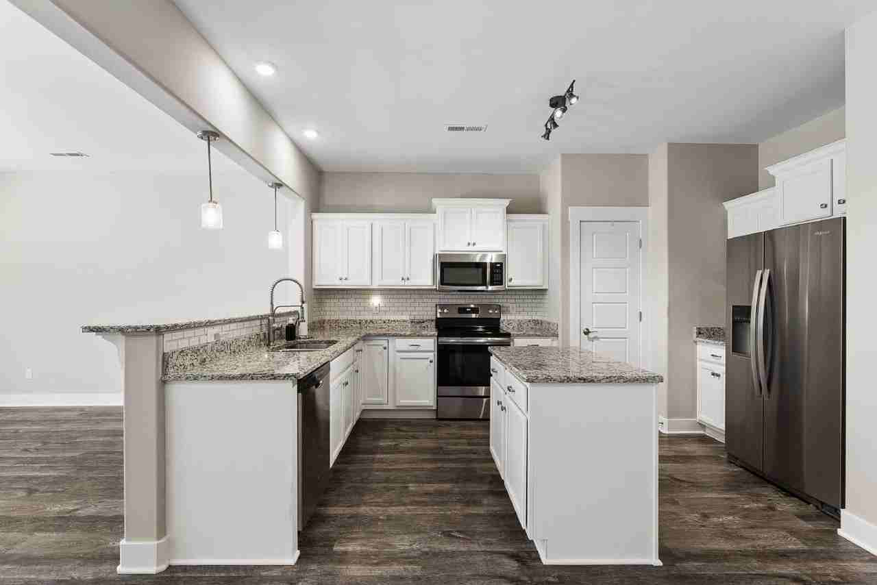 4113 Suntropic Ln - Photo 3 of 23